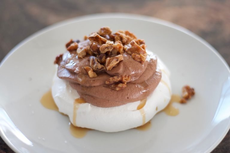 Mini Pavlova with Chocolate Mousse