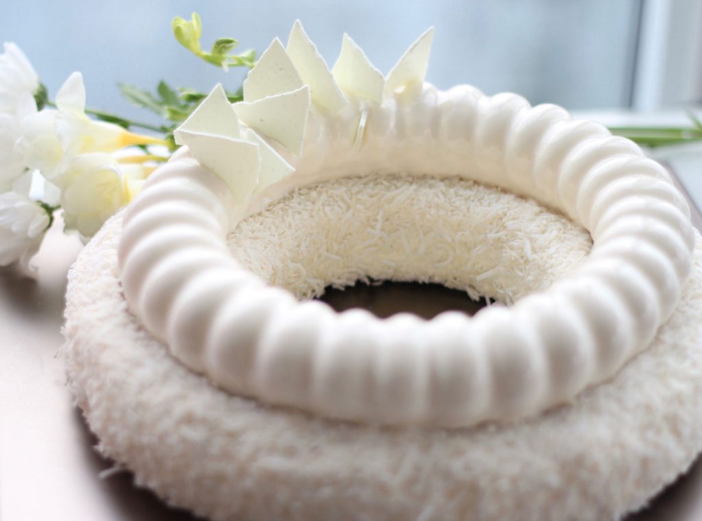 coconut cake mirrorglaze