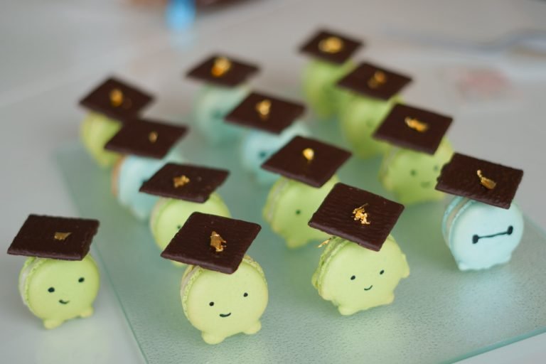 Cute Macarons for Graduation!