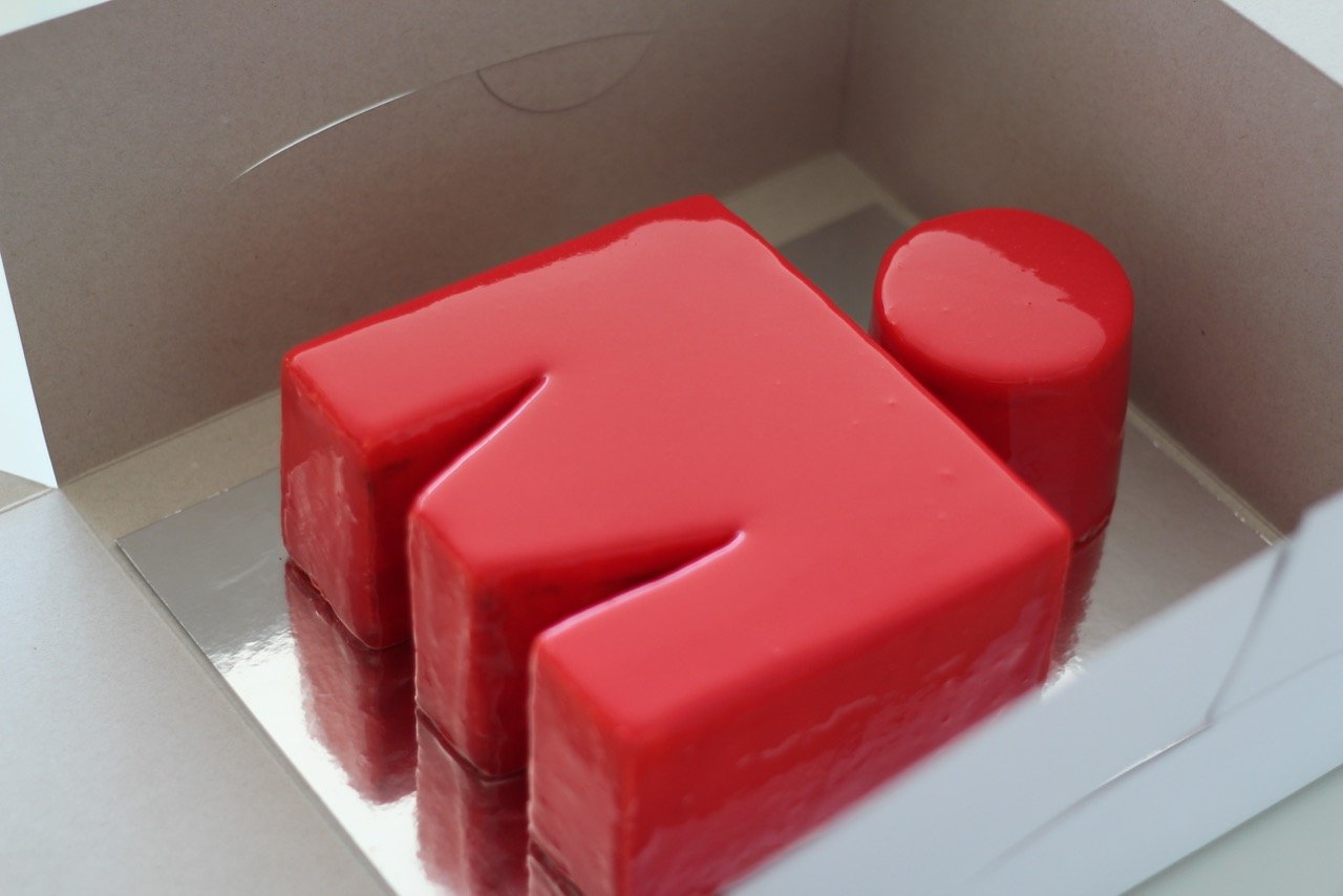 mirrorglaze-marathon-cake